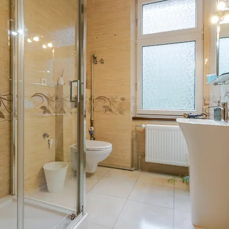 Strzelecka By Bookinghost カトヴィツェ